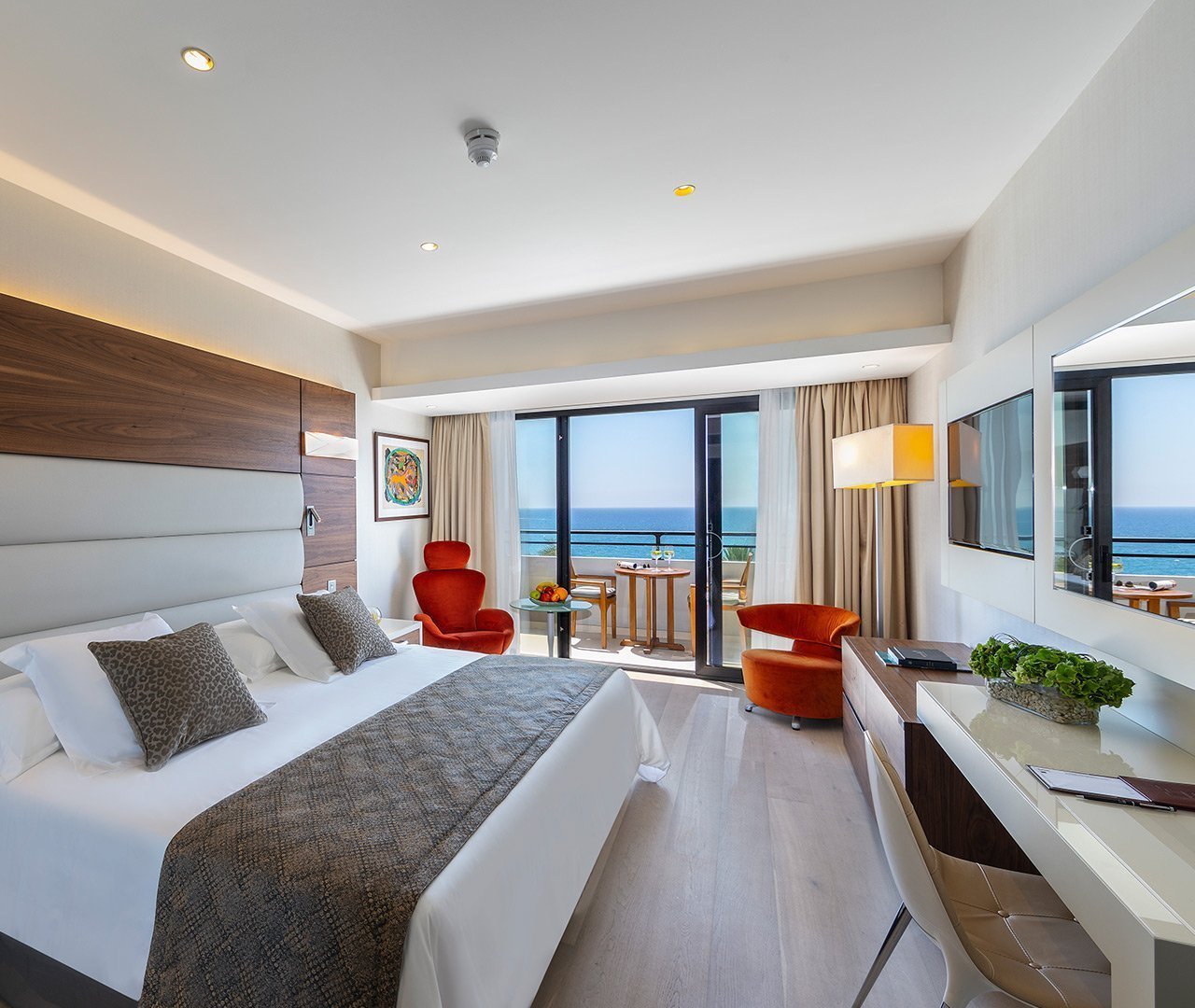 Superior Rooms with Sea View in Limassol Amathus Limassol